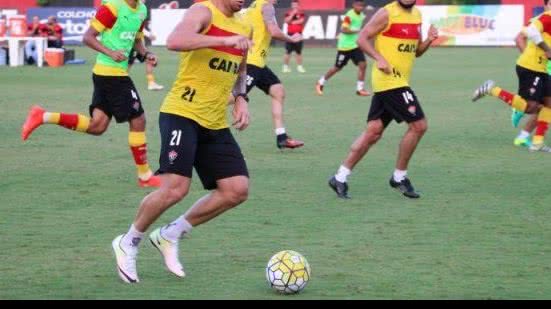 Imagem Vitória treina na tarde desta quinta-feira visando decisão contra o  Atlético-PR 