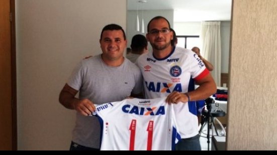 Imagem Xodó da torcida visita elenco do Bahia em Goiás