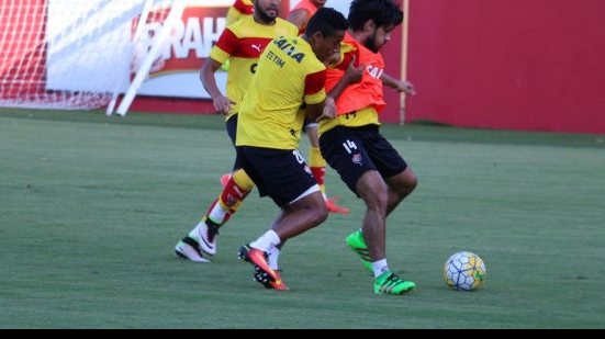 Imagem Meia do Vitória prevê duelo ‘aberto’ contra adversário do Paraná