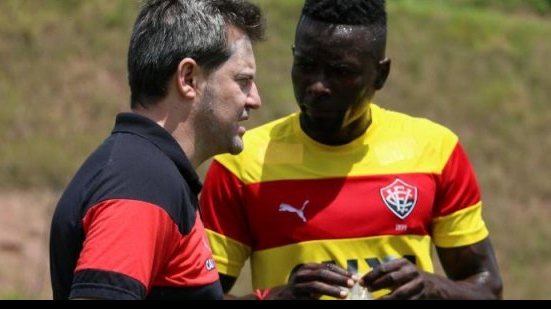 Imagem  Kanu destaca motivação do Vitória para partida decisiva contra o Atlético-PR no Barradão