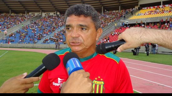 Imagem  Técnico do próximo adversário do Bahia já considera seu time rebaixado