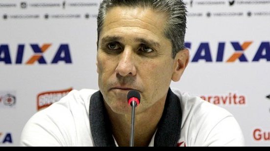 Imagem Com classificação em risco, técnico do Vasco admite que não dorme mais direito 