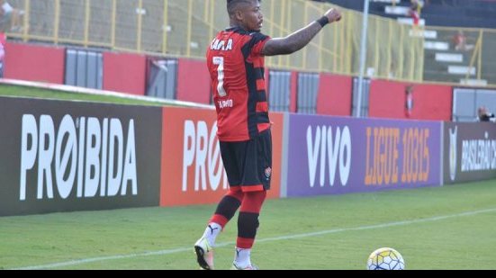 Imagem Cobiçado por outros clubes, Marinho não descarta deixar o Vitória em 2017