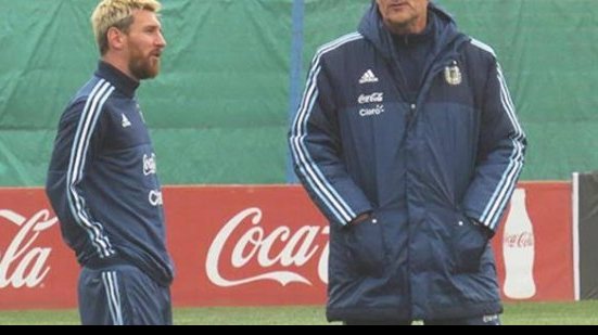 Imagem Técnico da Argentina esboça time que enfrenta o Brasil nesta quinta   