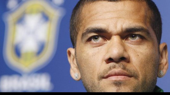 Imagem Daniel Alves utilizará camisa em homenagem a Carlos Alberto Torres 