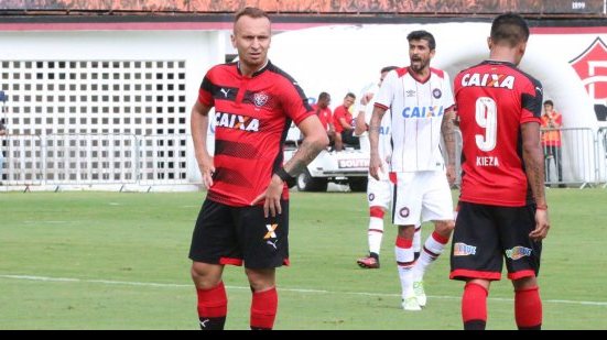 Imagem Atacante avisa que Vitória vai sofrer pressão na Vila Belmiro