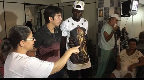 Imagem Defensores do Vitória, Euller e Kanu visitam instituto para tratamento de pessoas com câncer