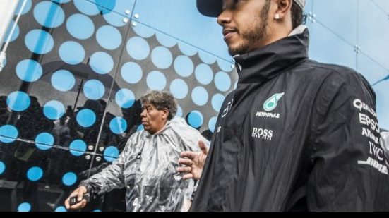 Imagem Hamilton vence GP Brasil que teve redenção de Nasr e adeus de Massa