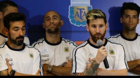 Imagem Messi anuncia ruptura com a imprensa após Lavezzi ser acusado de fumar maconha