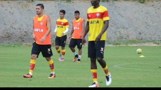 Imagem Vitória divulga lista de relacionados para partida contra o Santos