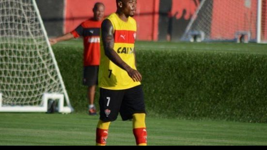Imagem Marinho pede Vitória focado no Santos para sair da Vila Belmiro com um resultado positivo