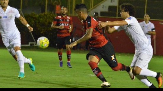 Imagem Tentando se afastar do Z4, Vitória encara o Santos nesta quinta