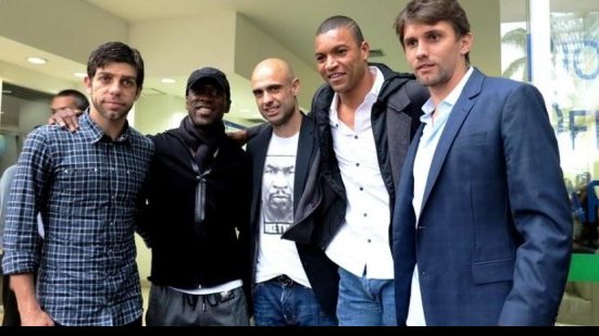 Imagem Goleiro ex-Vitória vira auxiliar técnico de Seedorf na China