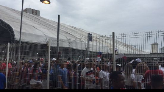 Imagem Torcida do Bahia enfrenta longas filas para entrar na Arena Fonte Nova