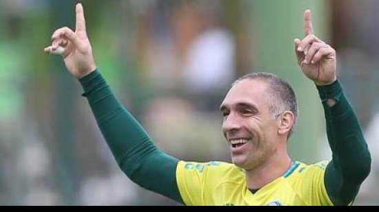 Imagem Ele voltou! Cuca relaciona Fernando Prass para jogo contra o Botafogo