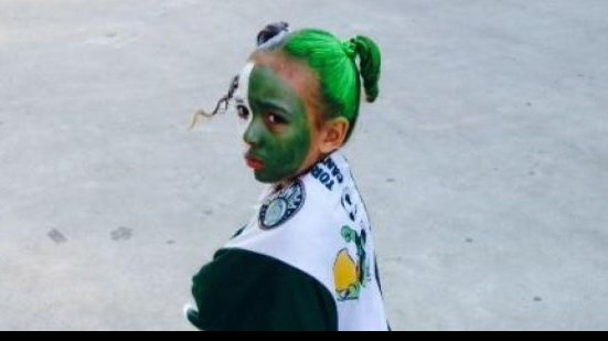 Imagem Criança é proibida de entrar em estádio do Palmeiras por causa de pintura no rosto