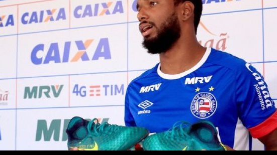 Imagem Após usar chuteira de Juninho, Luiz Antônio vê "sorte" e quer repetir homenagem