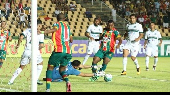 Imagem Goiás e Sampaio Corrêa se despedem da Série B 2016 nesta terça