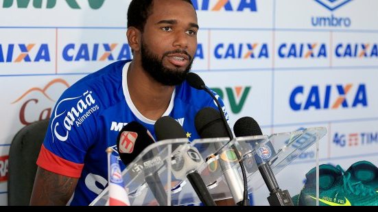 Imagem Flamenguista, Luiz Antônio liga o secador para o Vasco