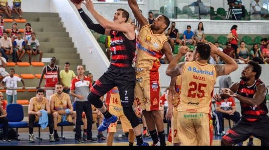 Imagem Com cesta nos últimos segundos, Vitória vence Caxias do Sul e segue invicto na NBB