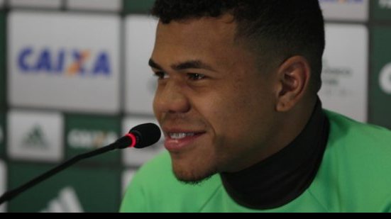 Imagem Jogadores do Coritiba descartam se influenciar por disputa entre Inter e Vitória