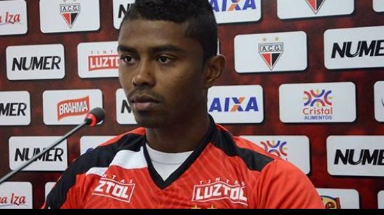 Imagem Zagueiro do Atlético-GO promete ir para cima do Bahia