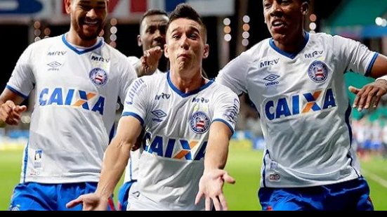 Imagem Após final do jogo do Náutico, jogadores do Bahia celebram retorno à Série A