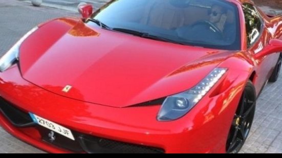 Imagem Neymar bate Ferrari, mas sai ileso e joga pelo Barcelona
