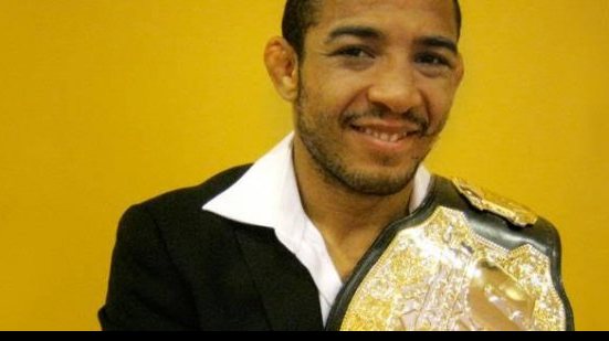 Imagem José Aldo recupera cinturão do UFC sem entrar no octógono