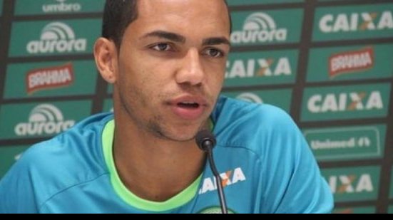 Imagem Jogador da Chapecoense morto em acidente descobriu que seria pai há poucos dias