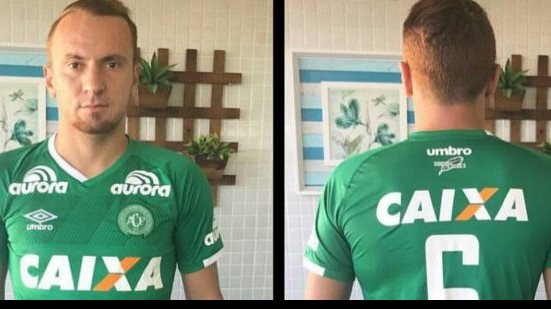 Imagem  Atacante do Vitória promete usar camisa de “irmão” envolvido em tragédia