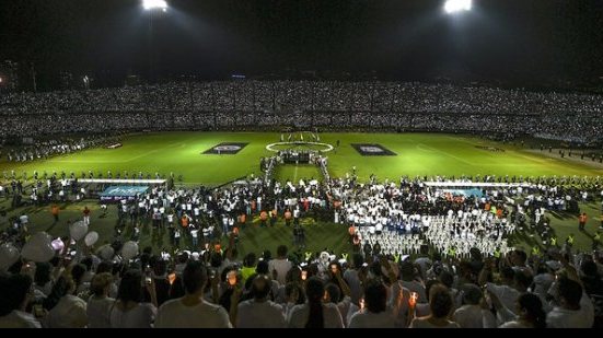 Imagem Atlético Nacional lota estádio e faz homenagem de arrepiar à Chapecoense