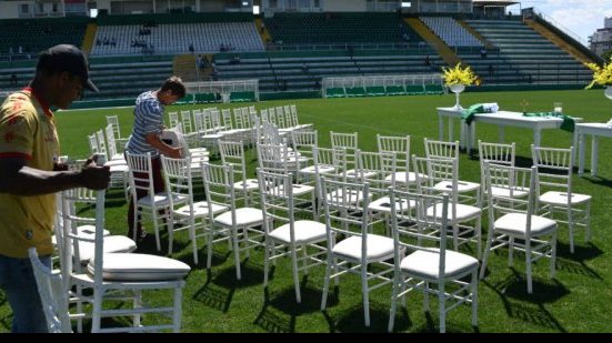 Imagem Arena Condá se prepara para velório de vítimas de queda de avião da Chapecoense