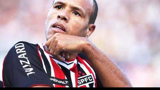 Imagem Aos 36 anos, Luis Fabiano é disputado por times brasileiros