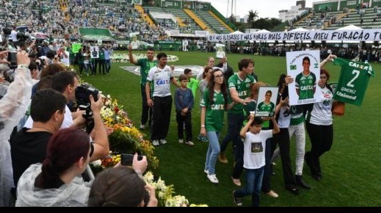 Imagem Corpos das vítimas de acidente são velados na Arena Condá