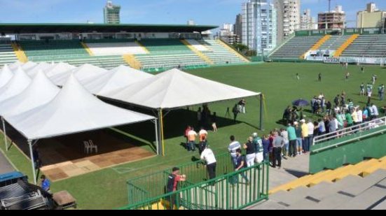 Imagem Equipes de TV são vítimas de furto durante velório na Arena Condá