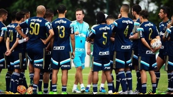 Imagem Palmeiras pode dispensar parte do elenco antes da partida contra o Vitória