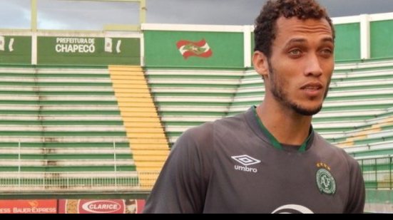 Imagem Zagueiro Neto da Chapecoense volta a respirar sem ajuda de aparelhos
