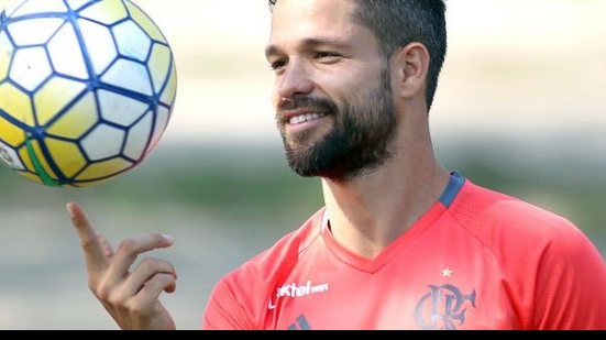 Imagem Jogador do Flamengo se recusa a soprar bafômetro em blitz da Lei Seca