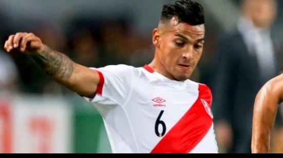 Imagem Flamengo fecha com lateral peruano