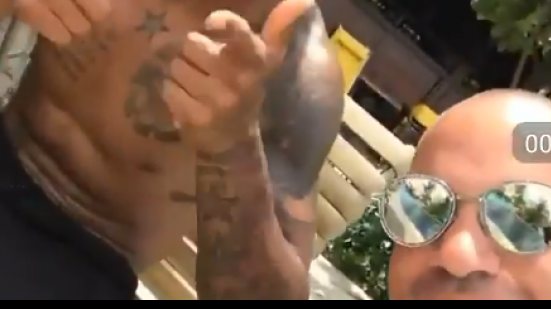 Imagem Diego Tardelli revela destino de Marinho em vídeo, e jogador brinca: &quot;Sabia não&quot;