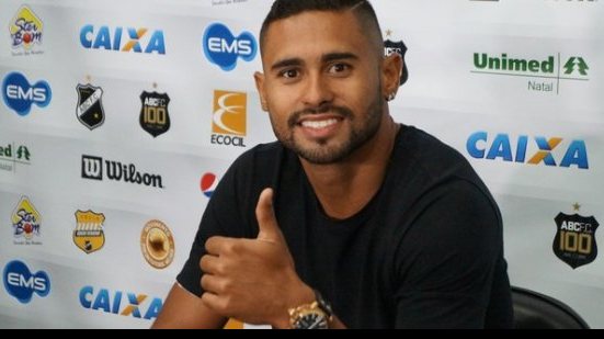 Imagem Atacante Kayke quer voltar ao Brasil