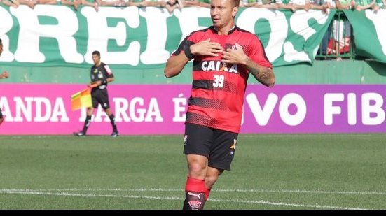 Imagem Com futuro indefinido, Zé Love rasga elogios ao Vitória: “por mim ficaria 10 anos”