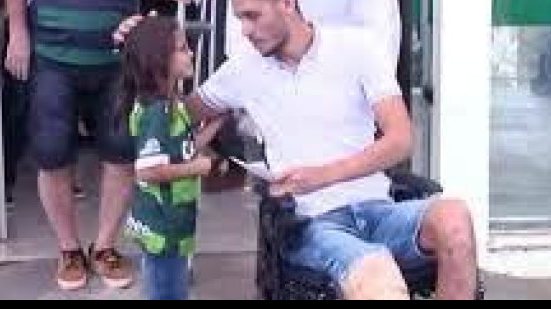 Imagem Zagueiro Neto, da Chapecoense, recebe alta e passará o Natal em casa