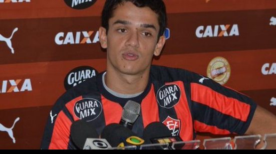 Imagem Alípio deixa o Vitória e acerta com o Atlético-GO