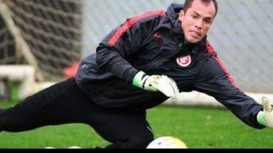 Imagem Reserva no Inter, Marcelo Lomba pode reforçar vice-campeão da Série B