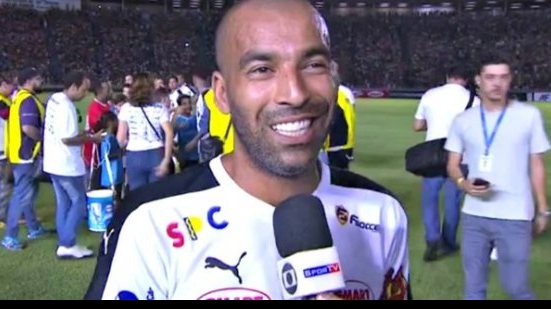 Imagem Emerson Sheik confirma saída do Flamengo e diz que vai jogar em clube grande em 2017