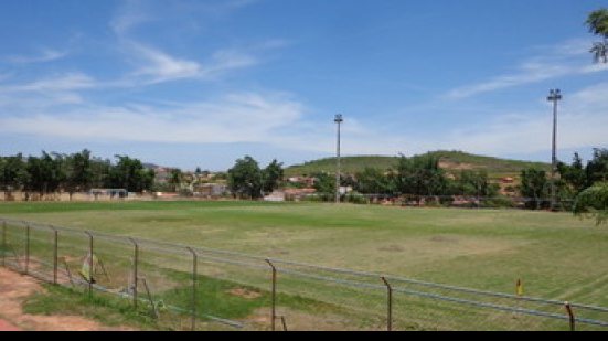 Imagem Estádio de Macaúbas é entregue após obra de iluminação