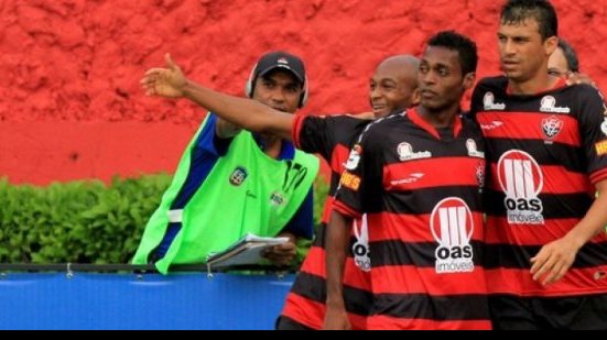 Imagem Vitória tenta repatriar atacante para temporada 2017