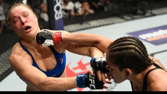 Imagem   Baiana massacra Ronda e mantém cinturão do UFC